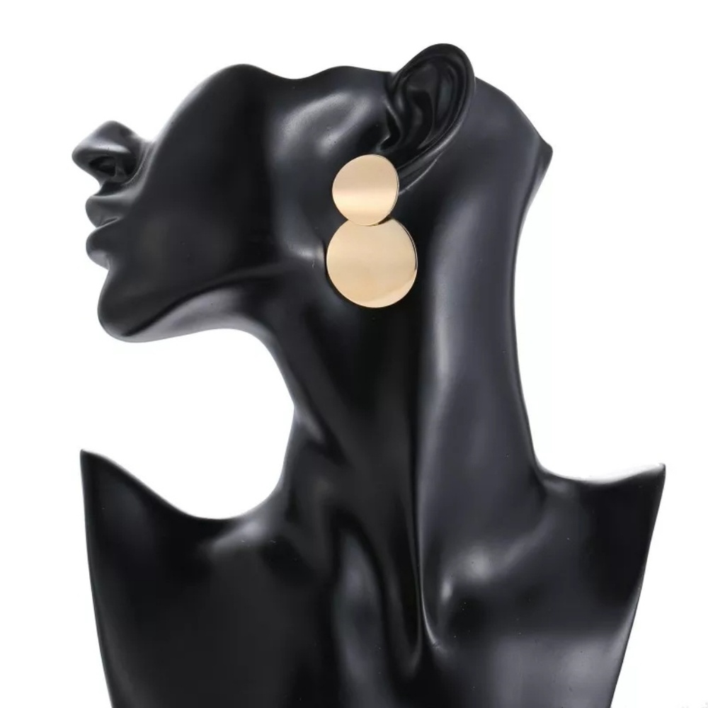 Gold colored chic earrings